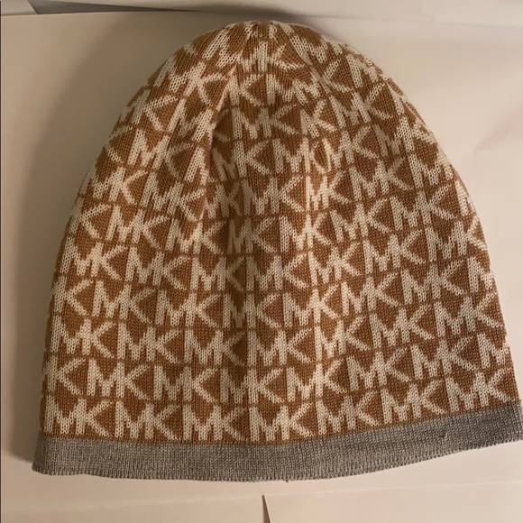 NWOT Michael Kors tan and white Scarf and Hat - Picture 3 of 3